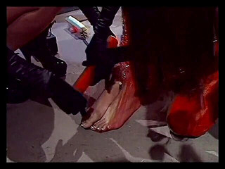 Tirrany Girls: 荡妇用乳胶包裹 gimp