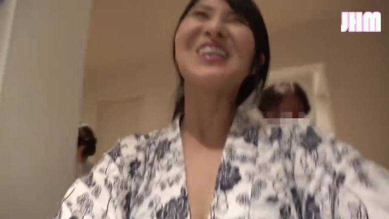 J Hentai Matings: Smyslný ústup čtyř zralých manželek v soukromé vile s horkým pramenem - 3