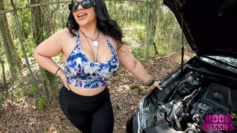 Hood Hunnies: Mandi May Has a Little Car Trouble