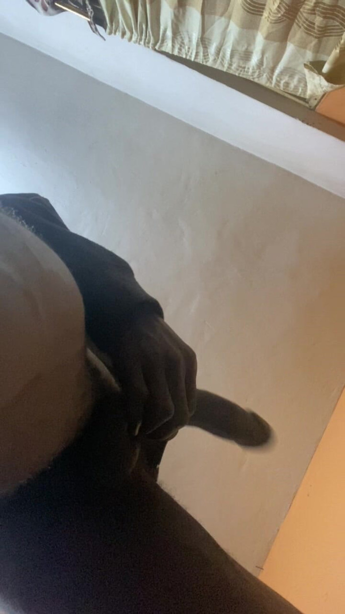 Slimniqqa: Misdadiger tiener met grote zwarte lul die zich aftrekt