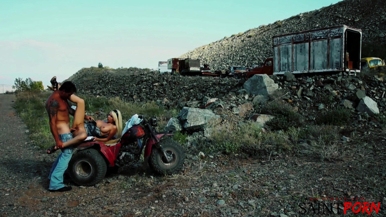 SaintPorn: Jazy Berlin сосет и трахается с байкером, чтобы сделать из него человека-крыла