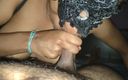Kamaadg: Indische dame pijpbeurt aan haar partner en laat hem klaarkomen