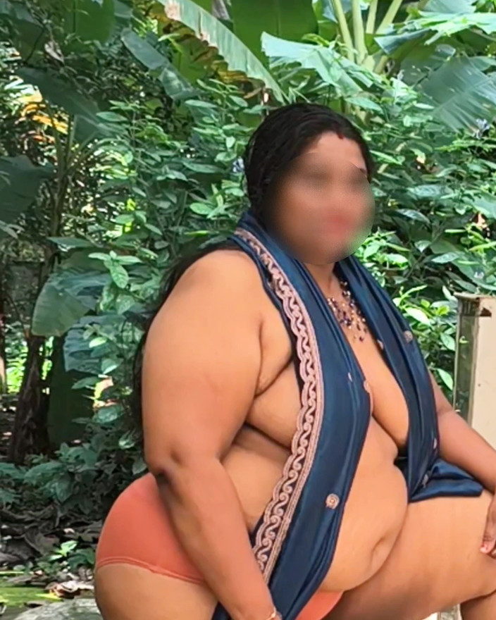 Anne Ipe: Desi ragazza in topless sexy servizio fotografico in Salwar blu,...