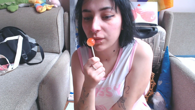lanalovacutie: Sucking a Lollipop