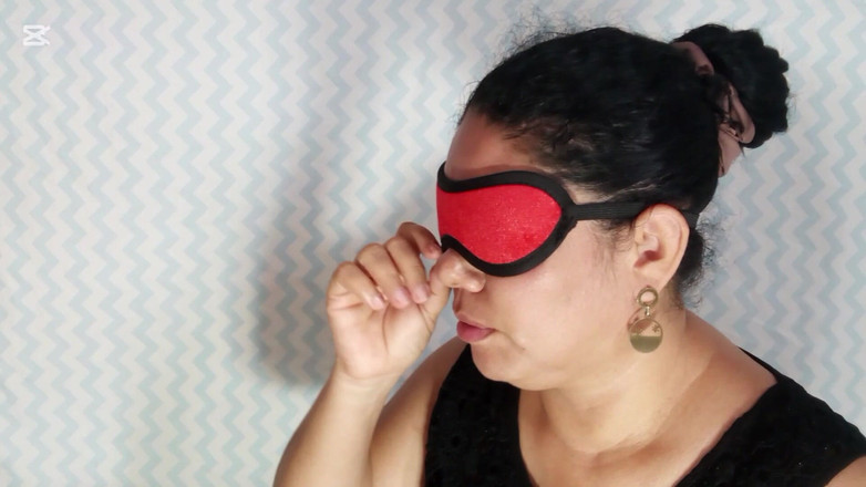 Valkyrie Blowjob and Deepthroat: 깊게 목을 넣은 성숙한 아내가 안대 빨기