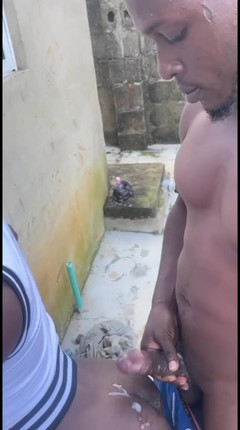 Kellyblue: Mic, dar puternic