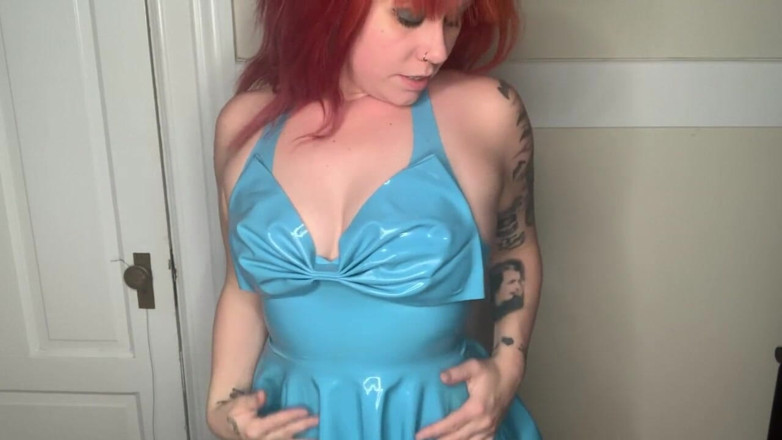 Deanna deadly: Adaugă la puterea și bogăția mea venerare roșcată în latex albastru , findmdom...