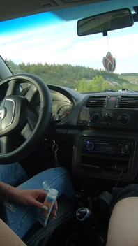 [předěláno] Nervózní riskantní honění v autě na silnici