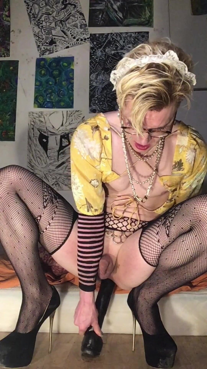 Sissy Cindy Slut: Slabá submisivní Sissy Jes Brinch je pozornost děvka!