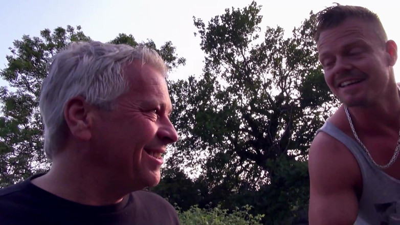 Deutschland Porno X: Schwarzer Monsterschwanz Zerstört Zwei Nasse Schlampen Im Park