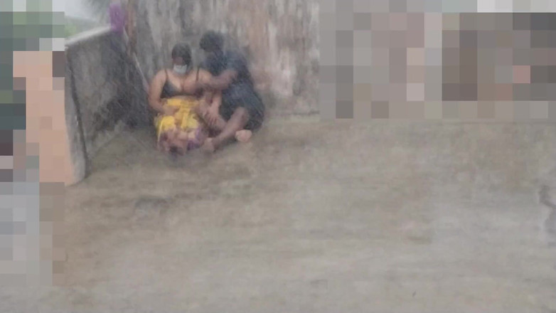 Tamil lesbian: Regenseks op Terras