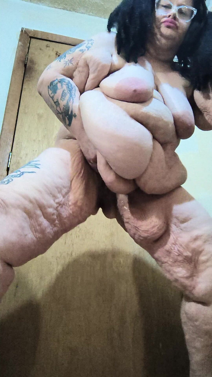 HerculesnVENUS: Je to stříkání ve vaně, když šuká svou krabičku, kape jí...