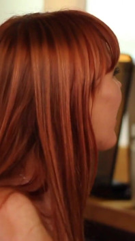 Une rousse et une blonde baisent