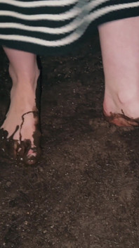 A piedi nudi in freddo, Squishy Mud (piedi orsacchiosi)
