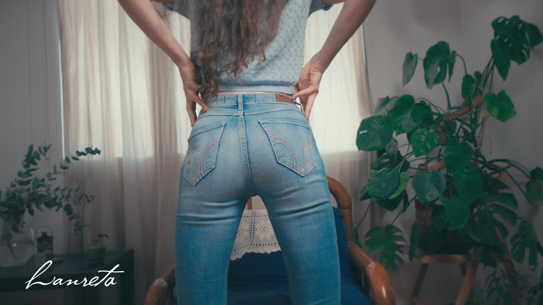 Lanreta: Wedgie Si hraje v džínách. Mokré a divoké stříkání