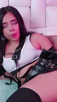 Tifa vrea să ejaculeze cu latex