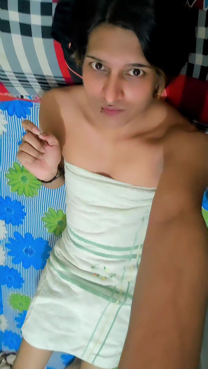 Zoyasazadai: Zoya shezadi indiana in abito travestito oggi indosso un asciugamano...