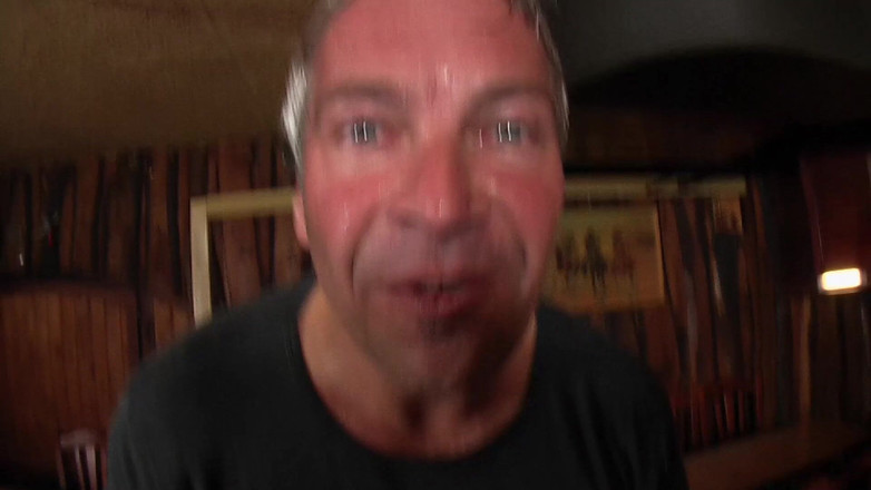 Old & Young: 늙고 젊은 - 공공 장소에서 두 남자에게 따먹히는 거유 갈색 머리, 신음하는 걸 지켜봐!