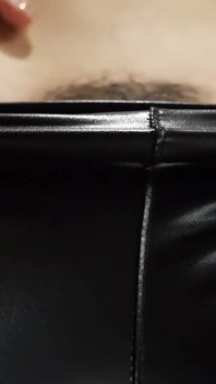 Touha vyzařuje z každého centimetru jejího těla -část 1