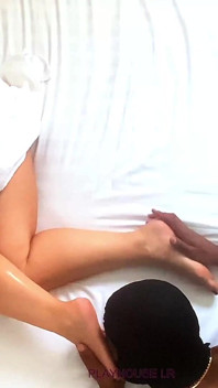 Miss Catalina Ft MILF Sepanyol Sukakan Urutan Berminyak - Panas dan Sensual