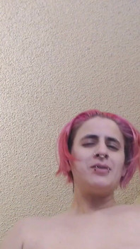 Abby fumando Abby entra um pouco