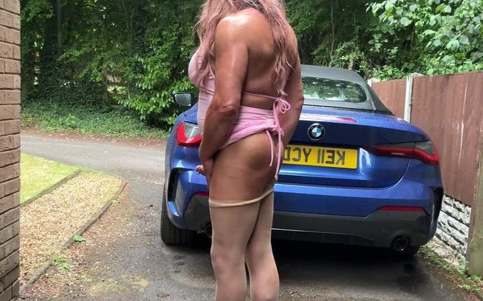 Kelly CD 2022: Seksowny Crossdresser Kellycd2022 w różowej sukience i bezszwowych rajstopach