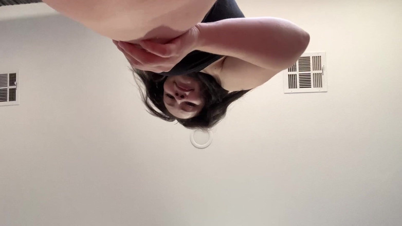 Lenna Lux: Bezwete gymzaal op gezicht zittende pov