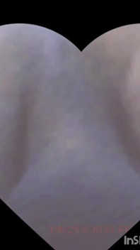 Pózuje mi zadek. Pulzování