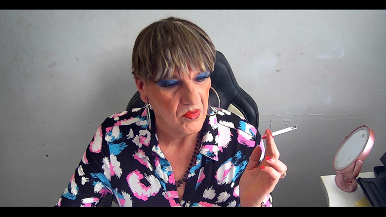 Mature Tina TV: Sigara