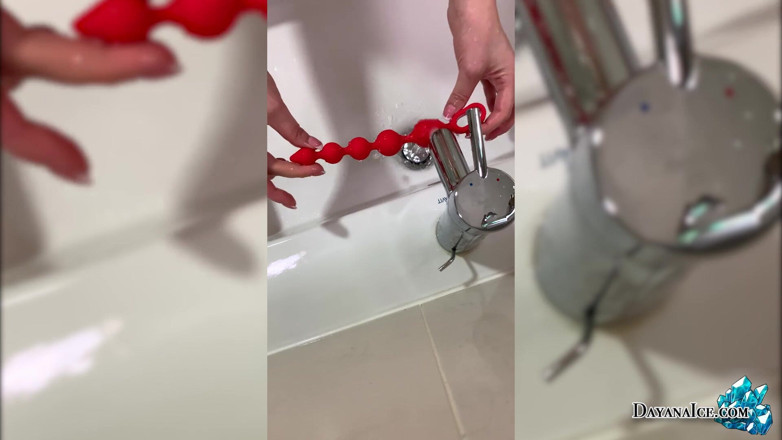 Dayana Ice: Người phụ nữ xinh đẹp thủ dâm đồ chơi tình dục