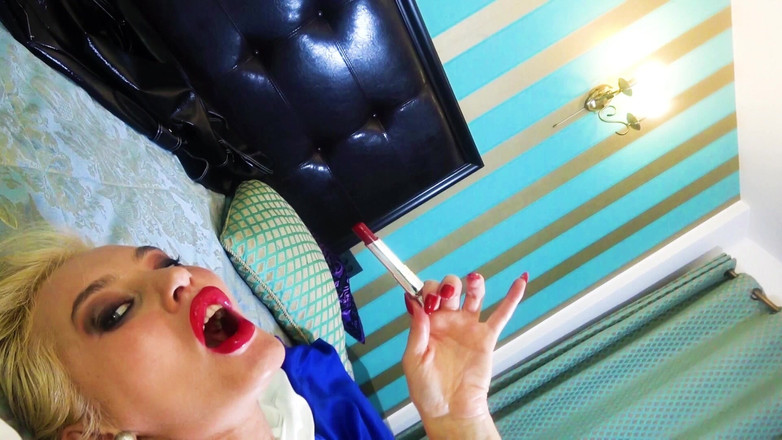 Goddess Celine: Lipstick Kisses