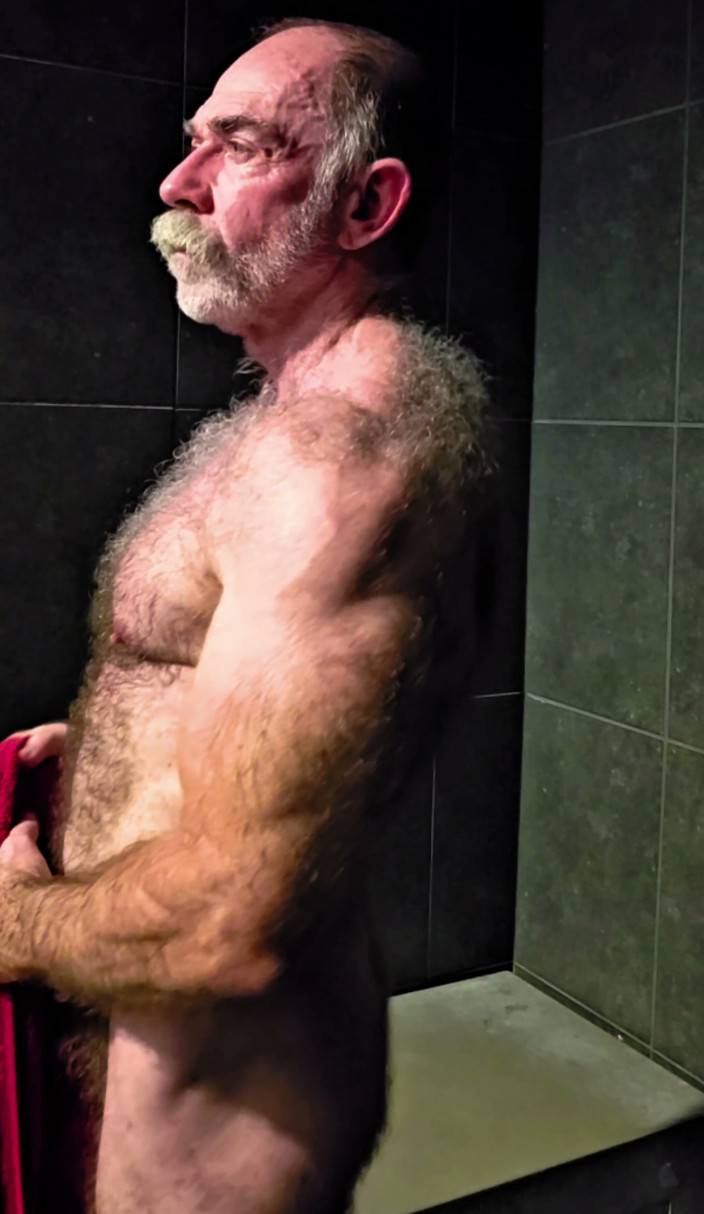 JackvanDean: Hairy Dilf Showing Physique