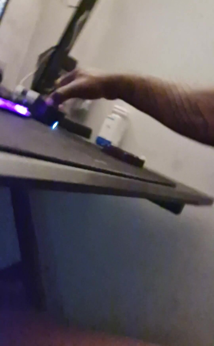 Amadeus: 精液滴在我的腿上，等到锁定结束，射在你脸上