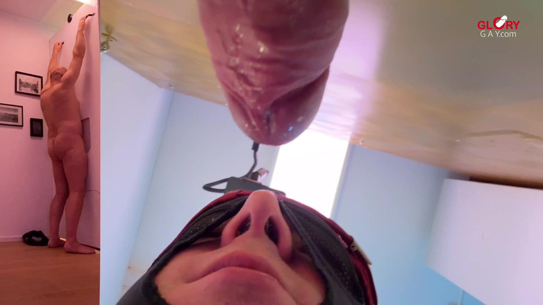 GLORYHOLEGAYS: Il patrigno arrapato sborra dappertutto. e mangio l'intero carico riempito...