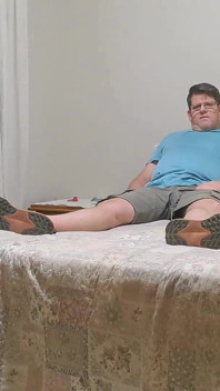 Stiefvader neukt hoer stiefdochter als straf