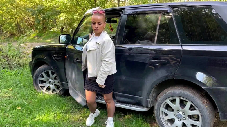 Femdom Sex: Blonde schlampe im wald mit creampie gefickt