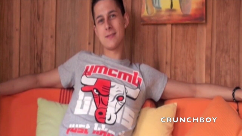 Crunch Boy: Cowok straight perancis asli nunjukin kontolnya sama aku