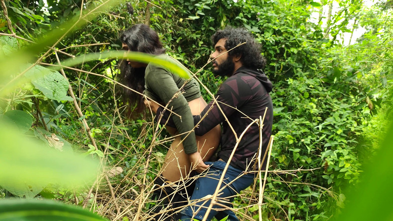 Vaigavarun45: Video viral rekaman seks viral pasangan malayali di hutan!