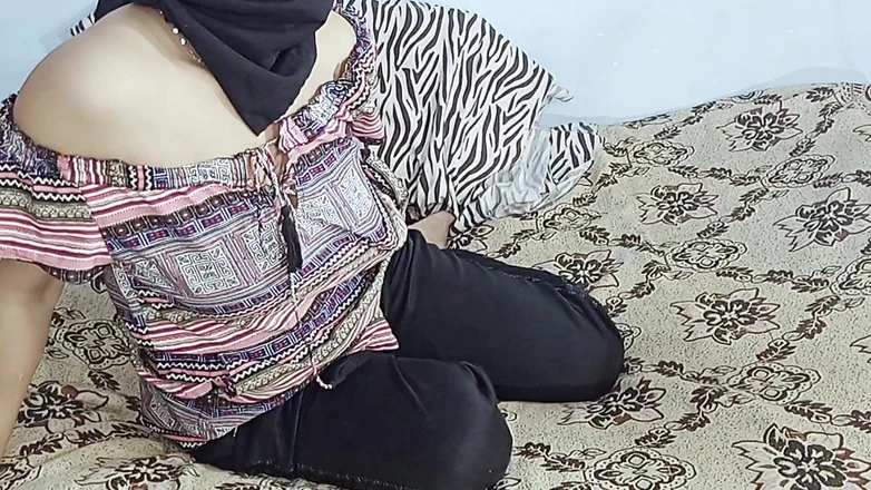 Netu: Really Indian Hot Wife Wearing Arabic Hijab on Live Webcam...