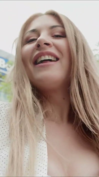 Curul lui Sassy Paulina Soul distrus în vedere la persoana 1