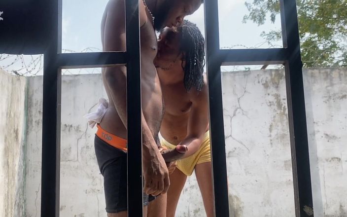 BlackDanie_production: Kouření z vnějšího baru