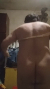 Crown Bouncing Ropes Naked Impresses with Cute Ass