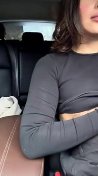 Perdí Una Apuesta Y Tengo Que Mostrar Mis Tetas Mientras Condí Por Las Calles De Mi Ciudad