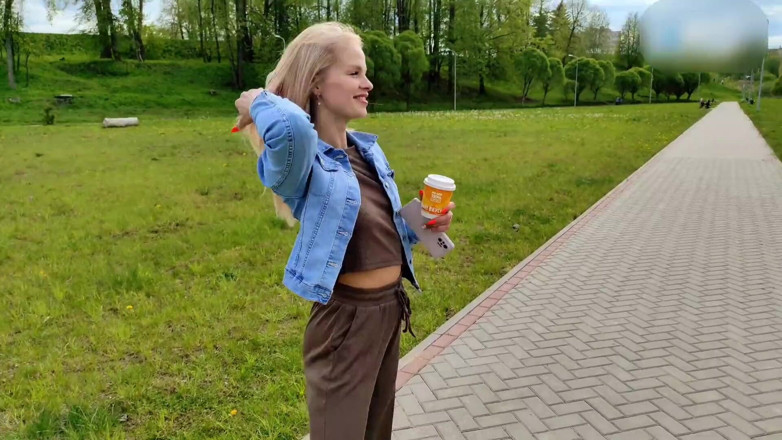 S-Wife Katy: Я зустрів милашку в парку, а вона виявилася німфоманкою і затягла мене до неї для сексу