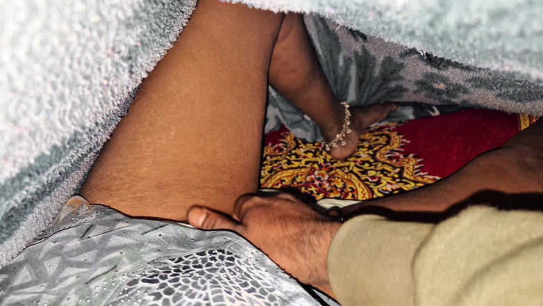 DesiBurChudai: Растирание киски сексуальной домашней жены индийской сексуальной бхабхи дези