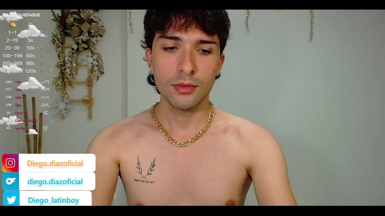 Diego_latinboy: Delgado joven colombiano de Bucaramanga acaricia su enorme polla hasta...
