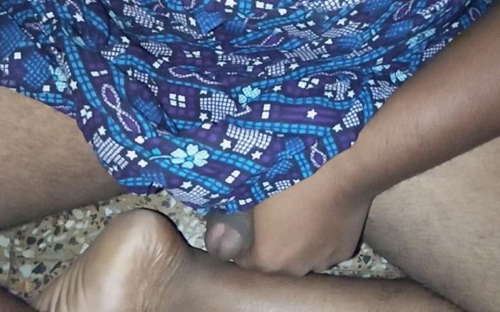 Sweet Indian cock: Indická manželka šuká chlupy do kundičky doma