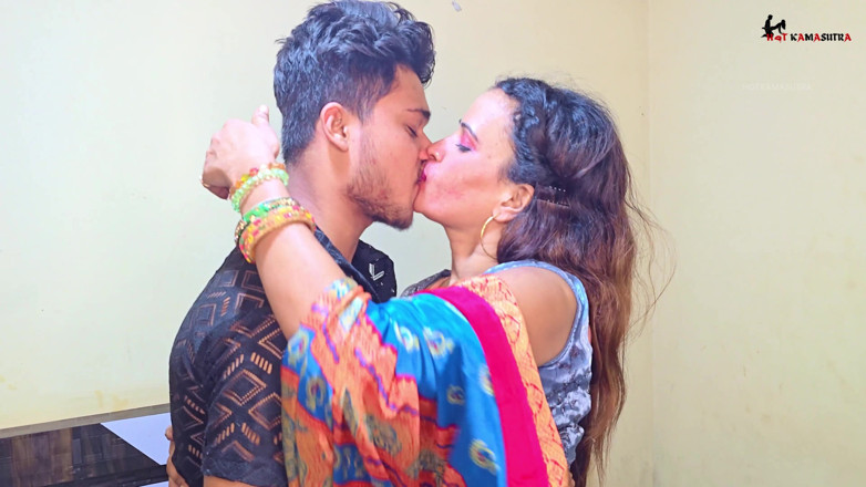 HOTKAMASUTRA: Sperma in het poesje van Desi Bhabhi