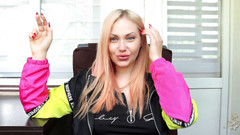Goddess Misha Goldy: Jsi tak závislá na tom, že kouřím a že mě odměním!