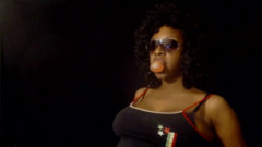 The Goddess Simone: Adoration fétiche des gommes à bulles